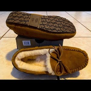 Kids size 3 Dakota UGGS-chestnut